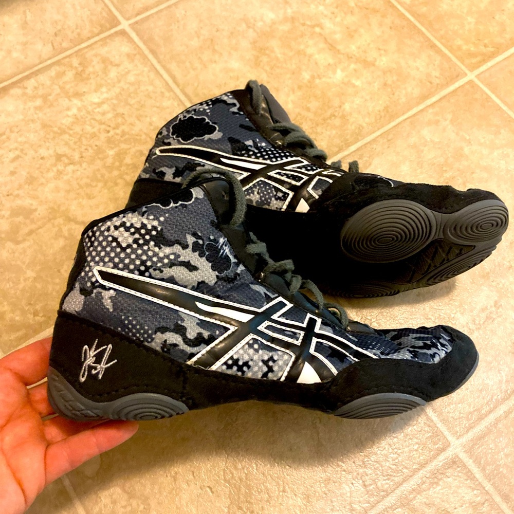 ASICS Wrestling shoes size 8
